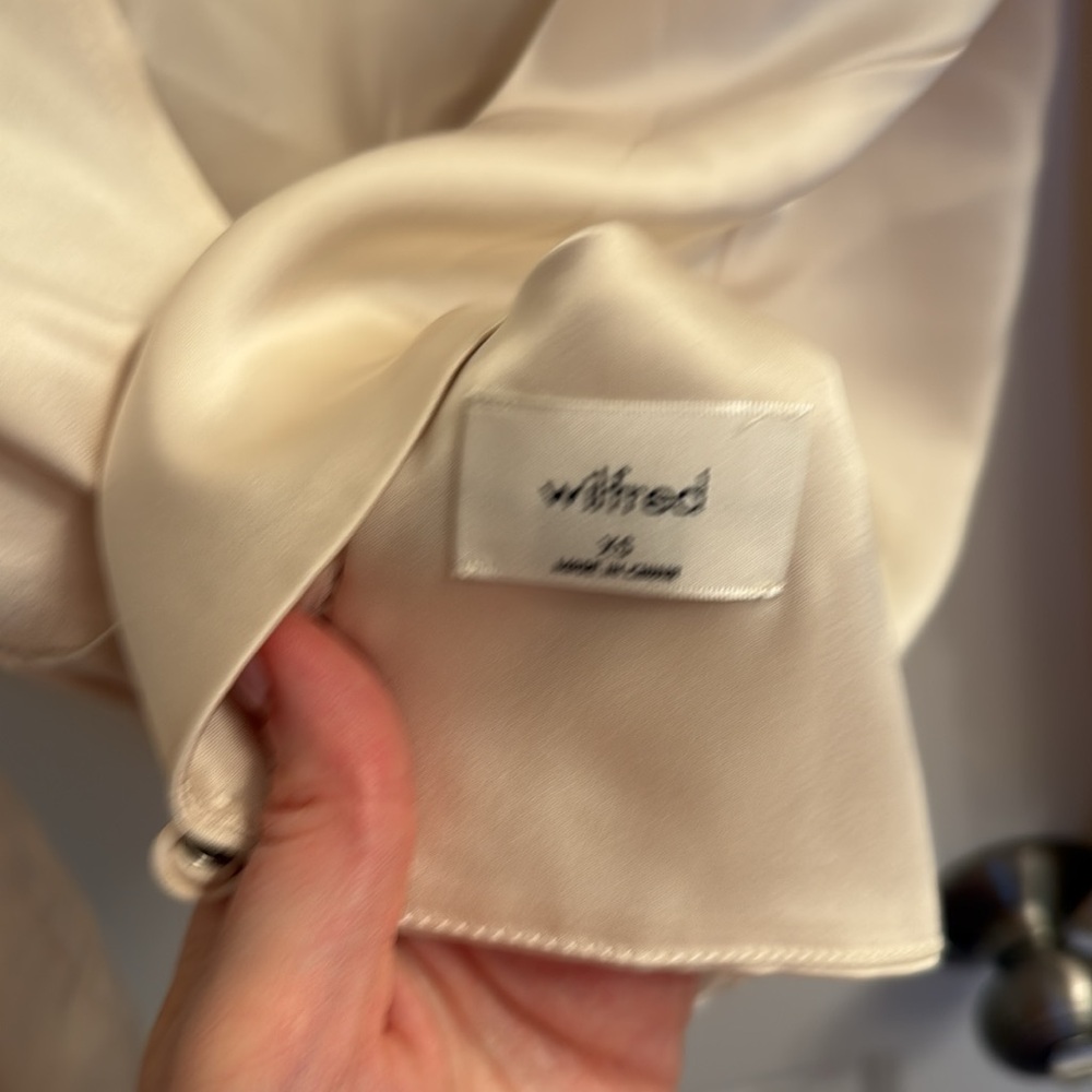 Aritzia Wilfred Besalu Blouse Long Sleeve Open Back Cropped Birch Cream - Picture 5 of 8